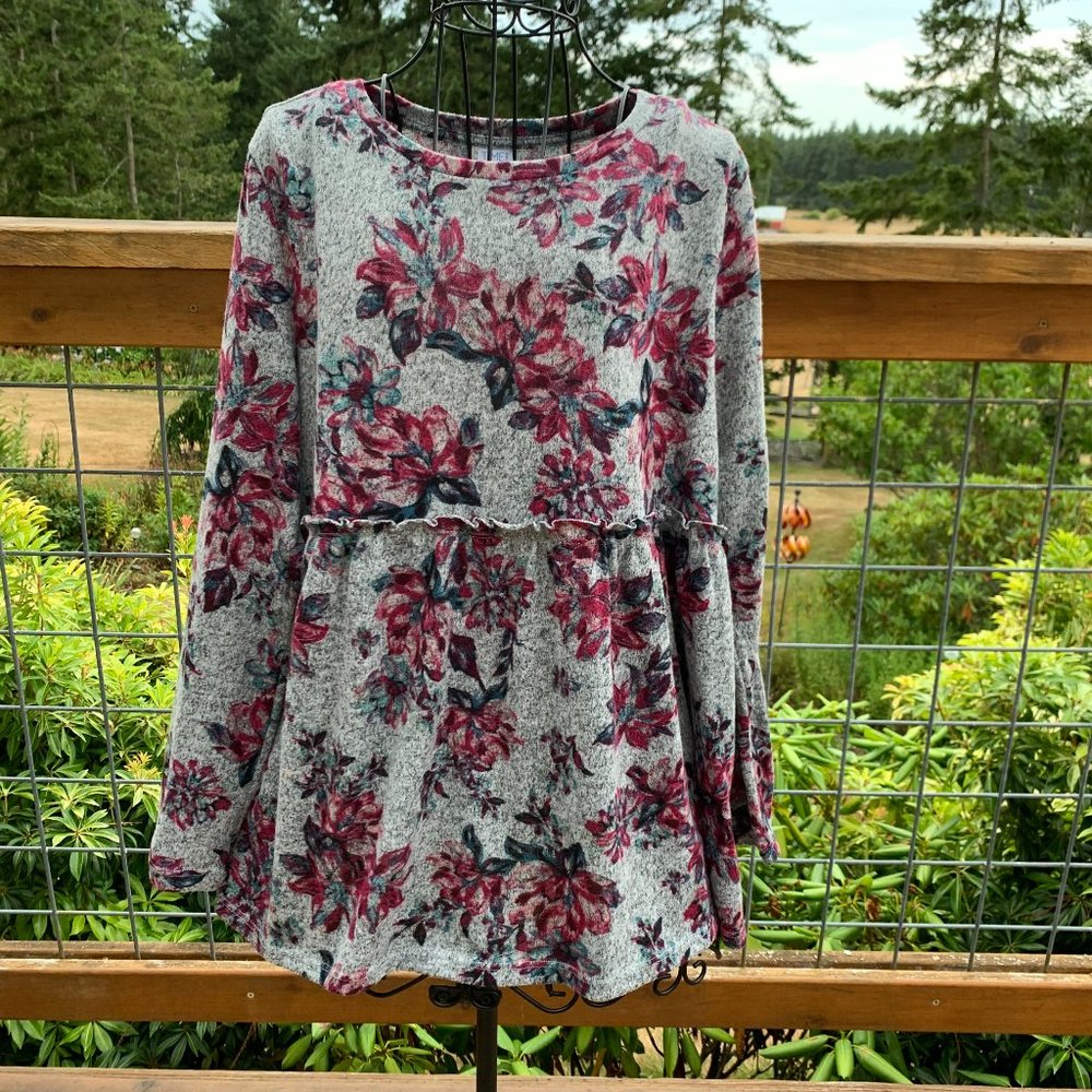Time & Tru Maternity size Medium Gray Floral Pullover Tunic